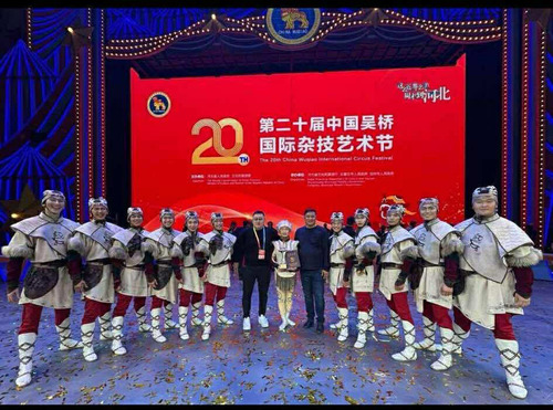 Манай циркчид Хятадын олон улсын тэмцээнээс “Хүрэл арслан” цом хүртлээ